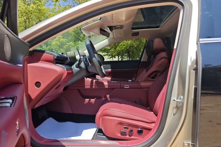 Used VOYAH Lantu Chiguang L 2026 Four-Wheel-Drive Ultra Interior 2