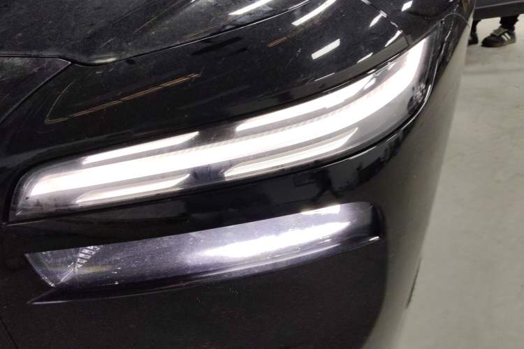 Used VOYAH Lantu Chiguang L 2026 Four-Wheel-Drive Max Left Front Headlight