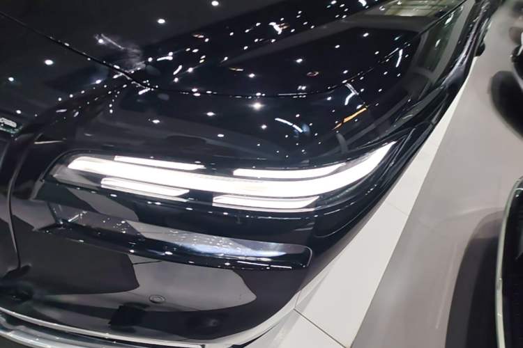 Used VOYAH Lantu Chiguang L 2026 Four-Wheel-Drive Max Left Front Headlight