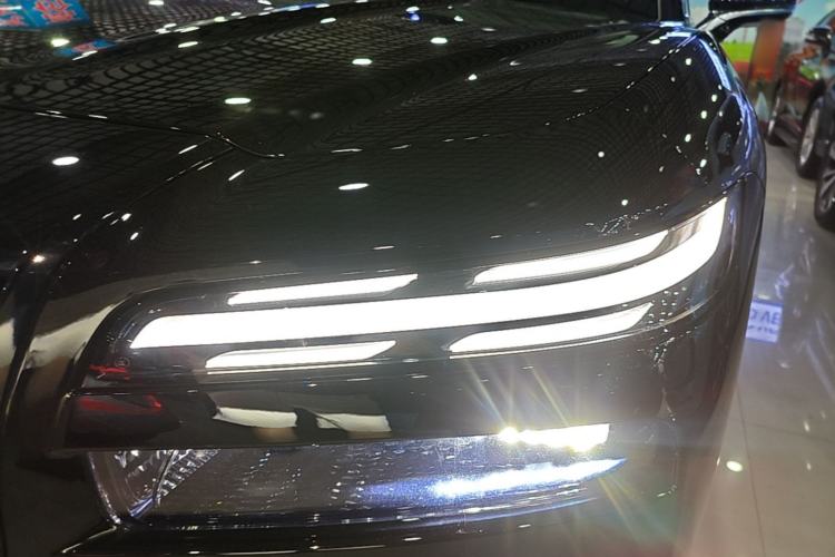 Used VOYAH Lantu Chiguang L 2026 Four-Wheel-Drive Ultra Left Front Headlight