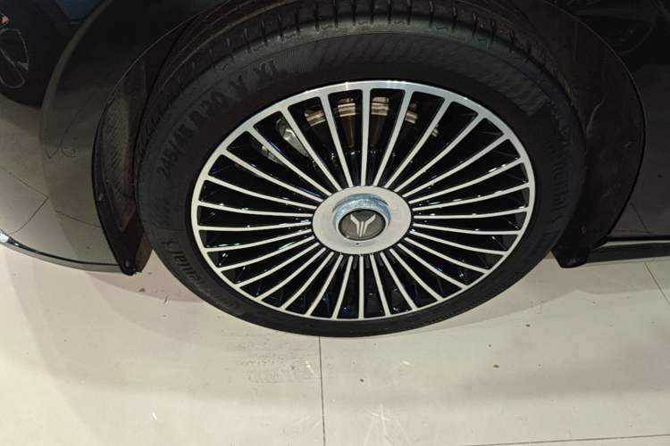 Used VOYAH Lantu Chiguang L 2026 Four-Wheel-Drive Ultra Left Front Wheel Hub