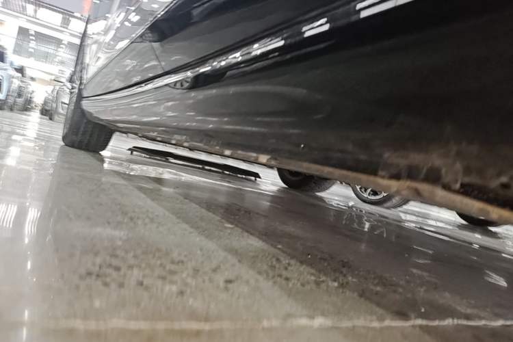 Used VOYAH Lantu Chiguang L 2026 Four-Wheel-Drive Ultra Left Side Sill