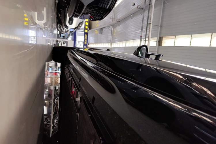 Used VOYAH Lantu Chiguang L 2026 Four-Wheel-Drive Max Left Side Sill