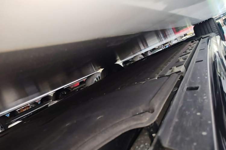 Used VOYAH Lantu Chiguang L 2026 Four-Wheel-Drive Max Left Side Sill