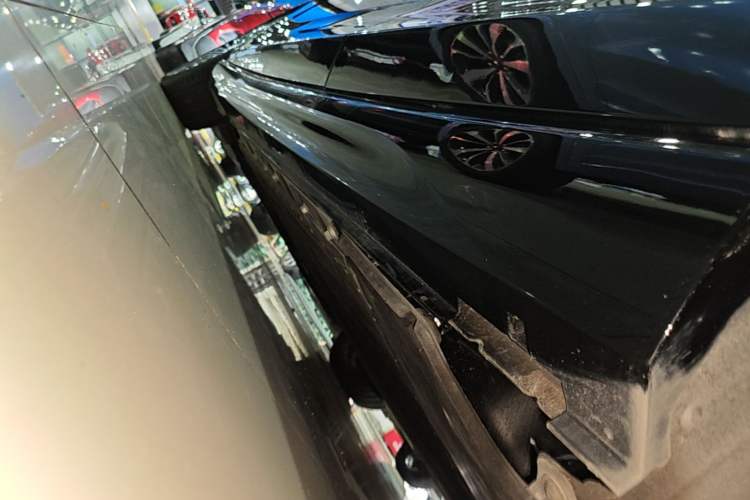 Used VOYAH Lantu Chiguang L 2026 Four-Wheel-Drive Ultra Left Side Sill