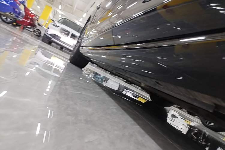 Used VOYAH Lantu Chiguang L 2026 Four-Wheel-Drive Max Left Side Sill