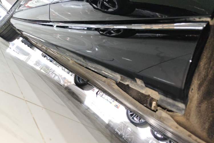 Used VOYAH Lantu Chiguang L 2026 Four-Wheel-Drive Ultra Left Side Sill
