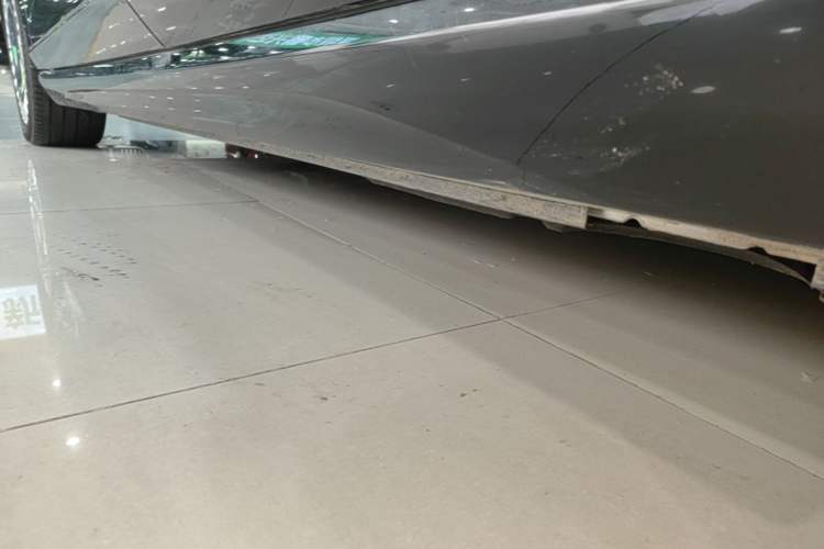Used VOYAH Lantu Chiguang L 2026 Four-Wheel-Drive Ultra Left Side Sill