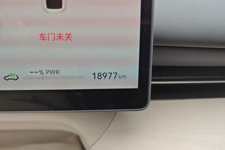 Used VOYAH Lantu Chiguang L 2026 Four-Wheel-Drive Max Odometer Close Up