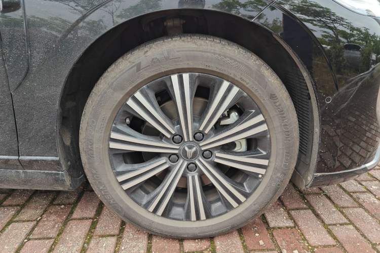 Used VOYAH Lantu Chiguang L 2026 Four-Wheel-Drive Max Right Front Wheel Hub