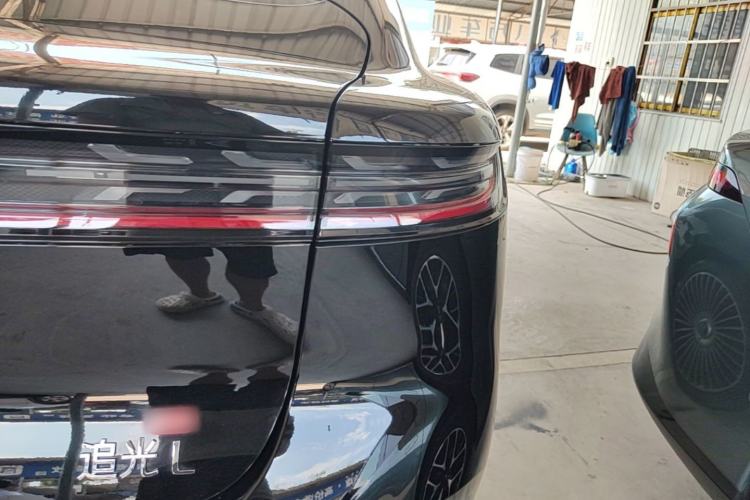 Used VOYAH Lantu Chiguang L 2026 Four-Wheel-Drive Ultra Right Rear Taillight