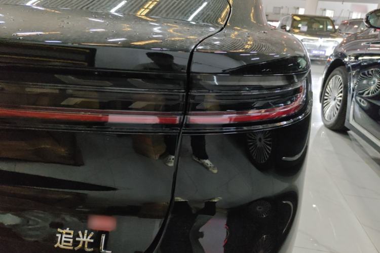 Used VOYAH Lantu Chiguang L 2026 Four-Wheel-Drive Ultra Right Rear Taillight