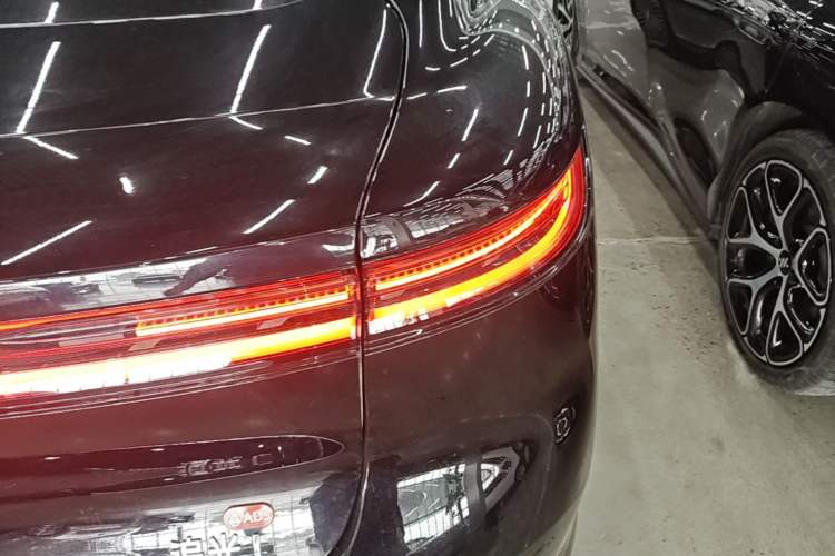 Used VOYAH Lantu Chiguang L 2026 Four-Wheel-Drive Ultra Right Rear Taillight