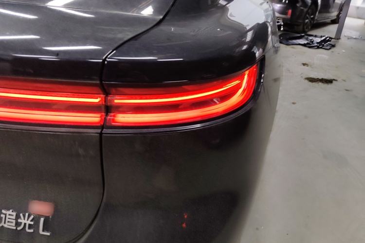 Used VOYAH Lantu Chiguang L 2026 Four-Wheel-Drive Max Right Rear Taillight