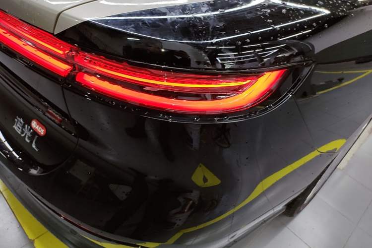 Used VOYAH Lantu Chiguang L 2026 Four-Wheel-Drive Ultra Right Rear Taillight