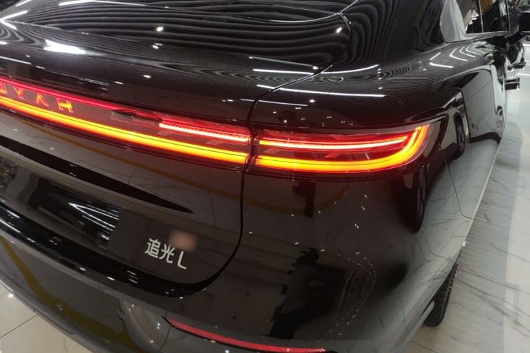 Used VOYAH Lantu Chiguang L 2026 Four-Wheel-Drive Ultra Right Rear Taillight