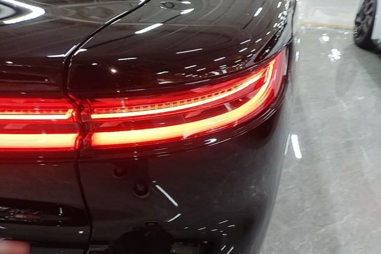 Used VOYAH Lantu Chiguang L 2026 Four-Wheel-Drive Max Right Rear Taillight