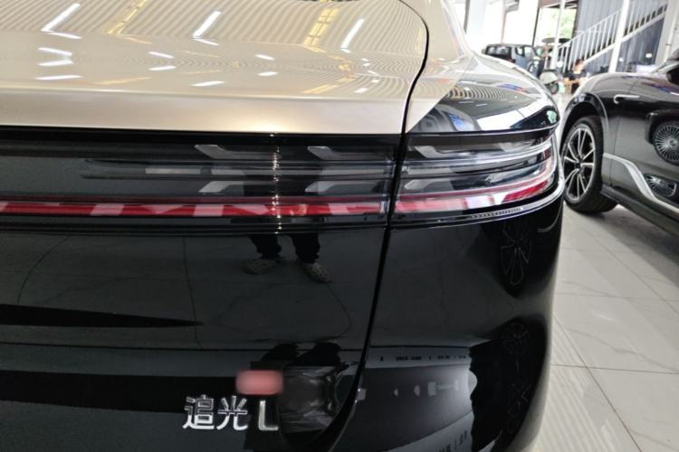 Used VOYAH Lantu Chiguang L 2026 Four-Wheel-Drive Ultra Right Rear Taillight