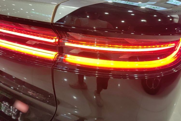 Used VOYAH Lantu Chiguang L 2026 Four-Wheel-Drive Ultra Right Rear Taillight