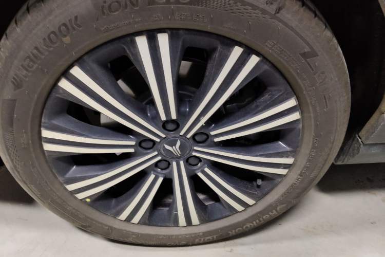 Used VOYAH Lantu Chiguang L 2026 Four-Wheel-Drive Max Right Rear Wheel Hub
