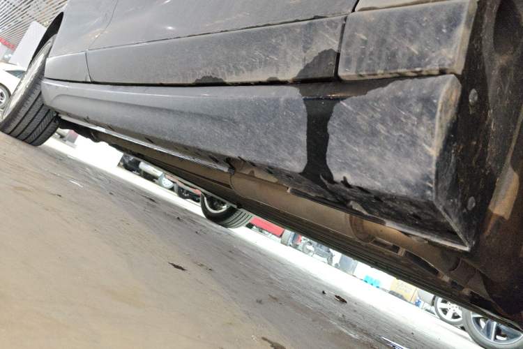 Used VOYAH Lantu Chiguang L 2026 Four-Wheel-Drive Ultra Right Side Sill