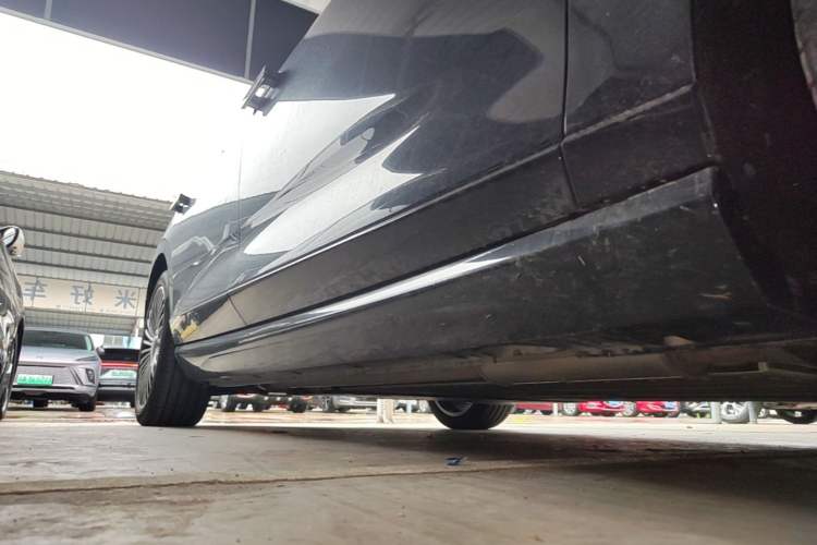 Used VOYAH Lantu Chiguang L 2026 Four-Wheel-Drive Ultra Right Side Sill