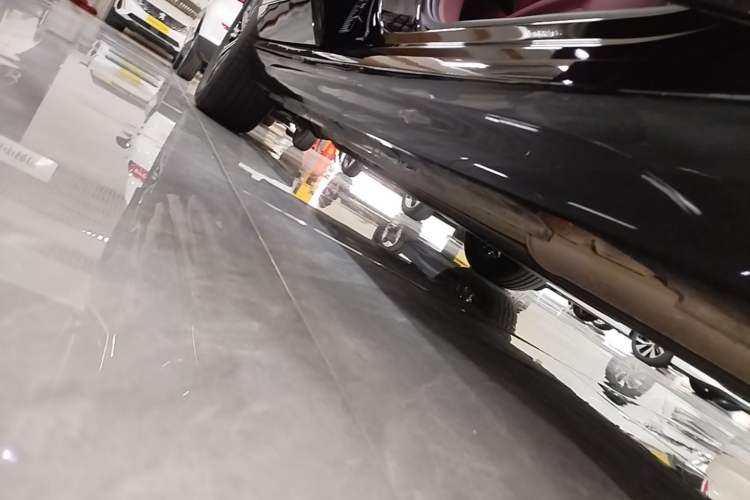 Used VOYAH Lantu Chiguang L 2026 Four-Wheel-Drive Max Right Side Sill