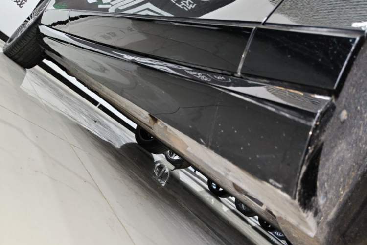 Used VOYAH Lantu Chiguang L 2026 Four-Wheel-Drive Ultra Right Side Sill