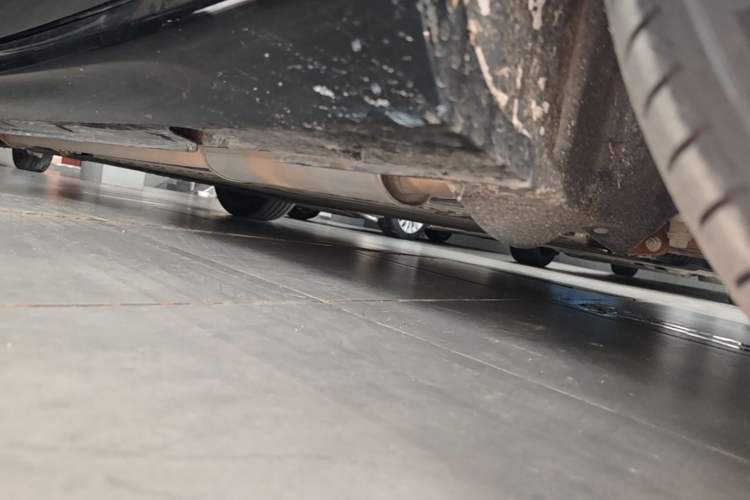 Used VOYAH Lantu Chiguang L 2026 Four-Wheel-Drive Ultra Right Side Sill