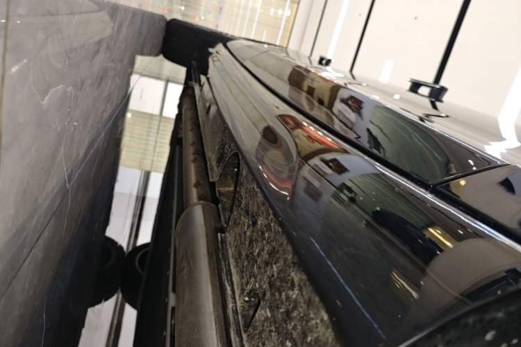 Used VOYAH Lantu Chiguang L 2026 Four-Wheel-Drive Ultra Right Side Sill
