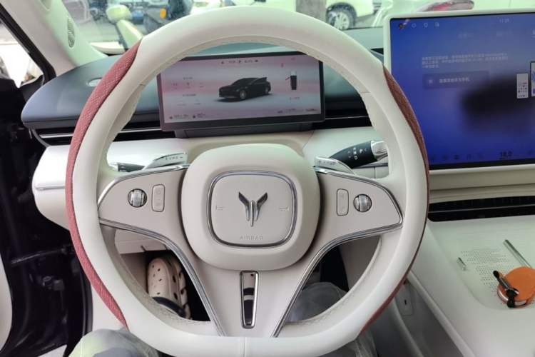Used VOYAH Lantu Chiguang L 2026 Four-Wheel-Drive Ultra Steering Wheel