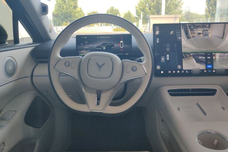 Used VOYAH Lantu Chiguang L 2026 Four-Wheel-Drive Ultra Steering Wheel