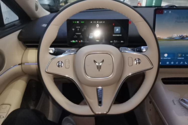 Used VOYAH Lantu Chiguang L 2026 Four-Wheel-Drive Ultra Steering Wheel