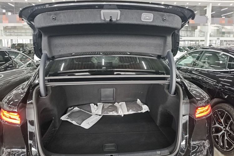 Used VOYAH Lantu Chiguang L 2026 Four-Wheel-Drive Ultra Trunk