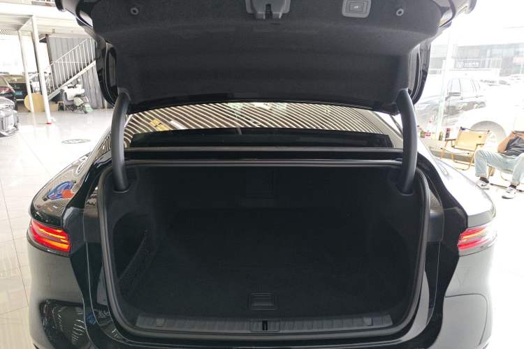 Used VOYAH Lantu Chiguang L 2026 Four-Wheel-Drive Ultra Trunk