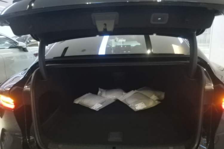 Used VOYAH Lantu Chiguang L 2026 Four-Wheel-Drive Ultra Trunk