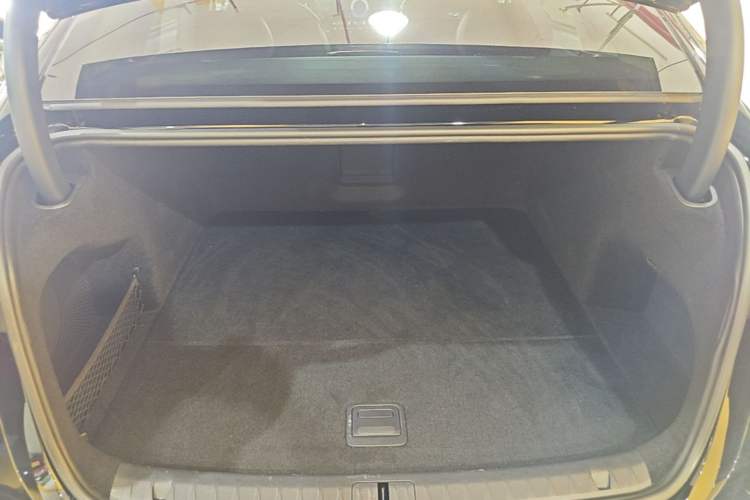 Used VOYAH Lantu Chiguang L 2026 Four-Wheel-Drive Ultra Trunk
