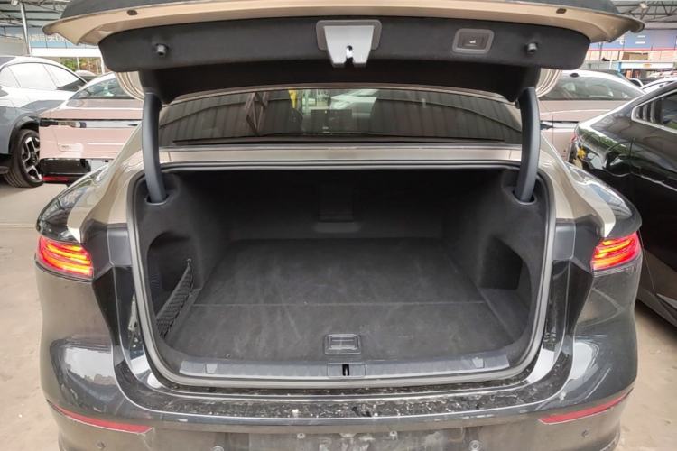 Used VOYAH Lantu Chiguang L 2026 Four-Wheel-Drive Ultra Trunk