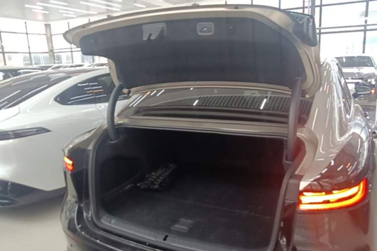 Used VOYAH Lantu Chiguang L 2026 Four-Wheel-Drive Ultra Trunk