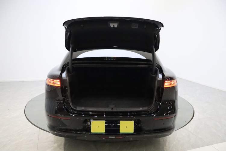 Used VOYAH Lantu Chiguang L 2026 Four-Wheel-Drive Max Trunk