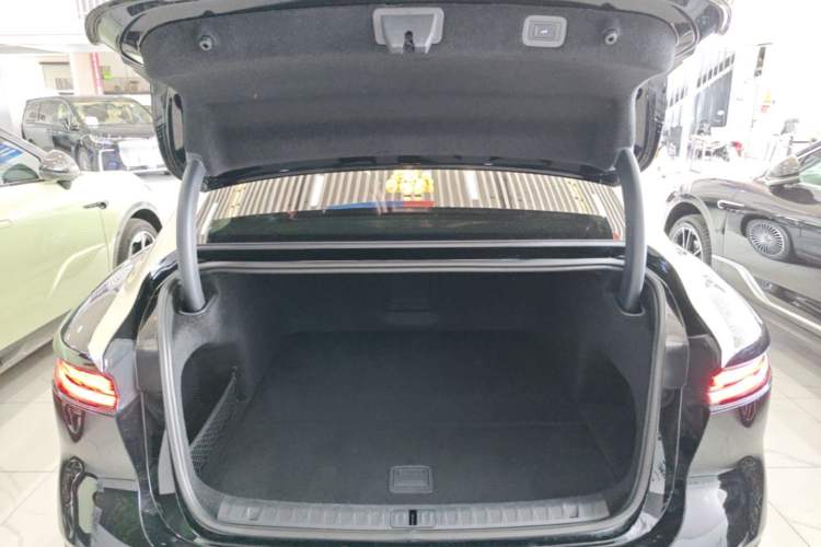 Used VOYAH Lantu Chiguang L 2026 Four-Wheel-Drive Ultra Trunk