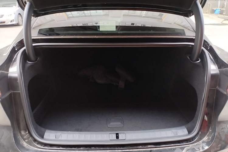 Used VOYAH Lantu Chiguang L 2026 Four-Wheel-Drive Ultra Trunk