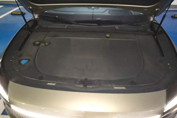 Used VOYAH Lantu Chiguang L 2026 Four-Wheel-Drive Ultra Engine Bay