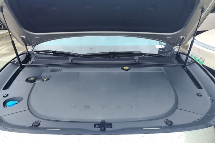 Used VOYAH Lantu Chiguang L 2026 Four-Wheel-Drive Ultra Engine Bay