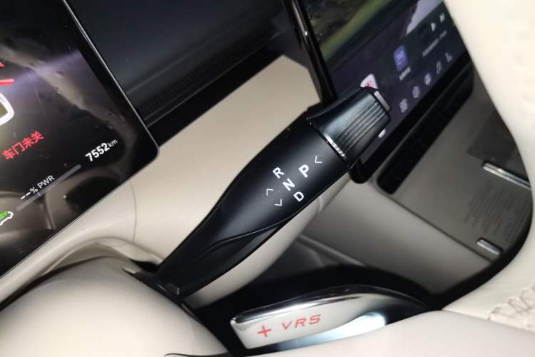 Used VOYAH Lantu Chiguang L 2026 Four-Wheel-Drive Ultra Gear Lever