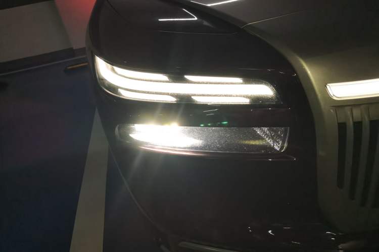 Used VOYAH Lantu Chiguang L 2026 Four-Wheel-Drive Ultra Right Front Headlight