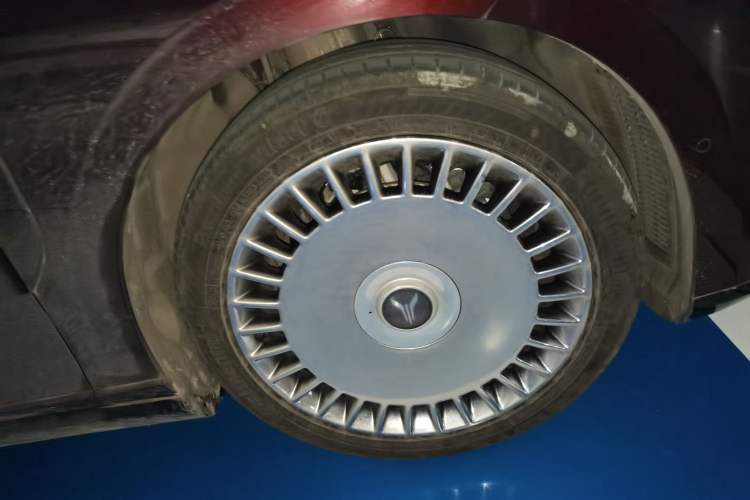 Used VOYAH Lantu Chiguang L 2026 Four-Wheel-Drive Ultra Right Front Wheel Hub