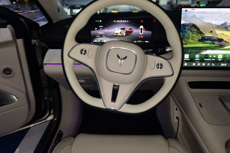 Used VOYAH Lantu Chiguang L 2026 Four-Wheel-Drive Ultra Steering Wheel