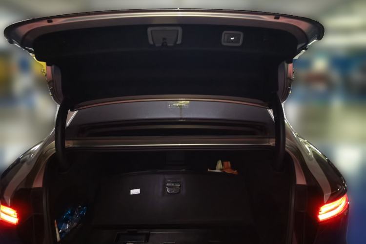 Used VOYAH Lantu Chiguang L 2026 Four-Wheel-Drive Ultra Trunk