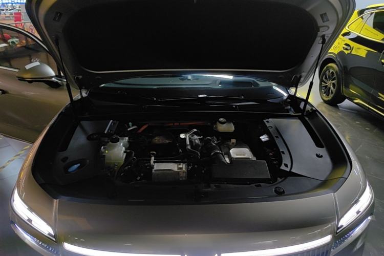 Used VOYAH Lantu Chiguang L 2026 Four-Wheel-Drive Max Engine Bay